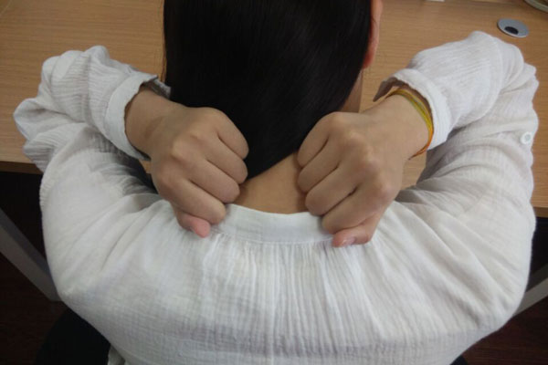 经常湿头发睡觉会得神经病,湿头发睡会引起脑梗塞吗