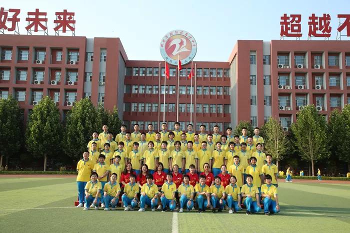 凝聚集体力量的班徽,团结友爱拼搏进取班徽