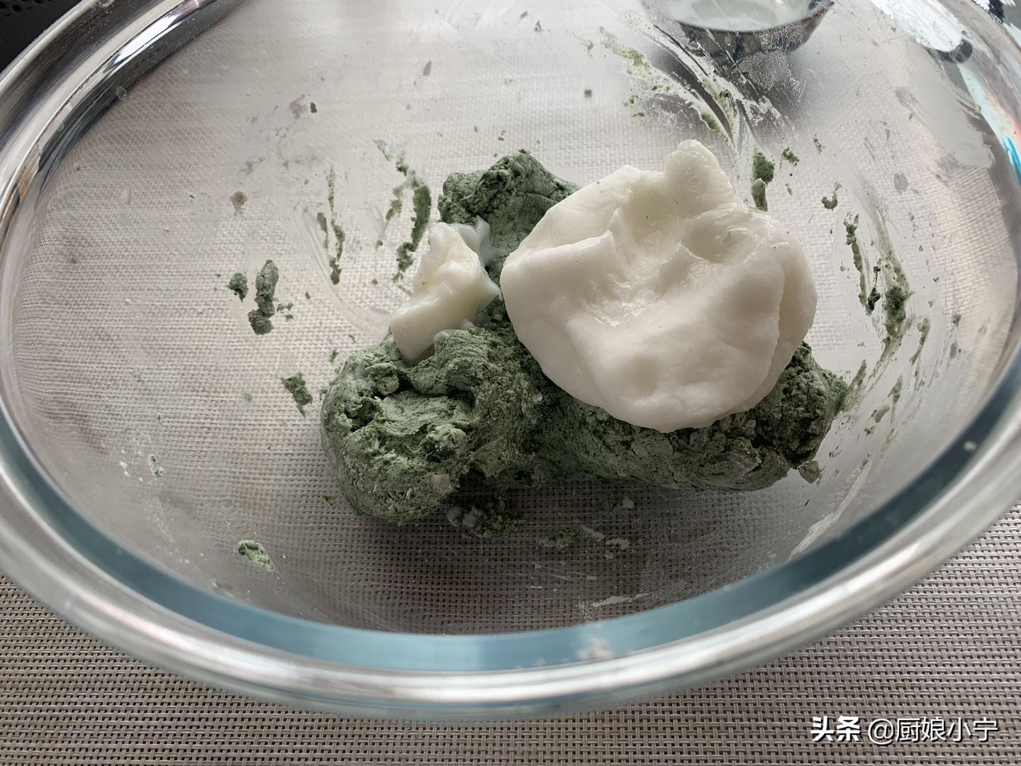 清明节吃青团青团该怎么做,清明节做的青团