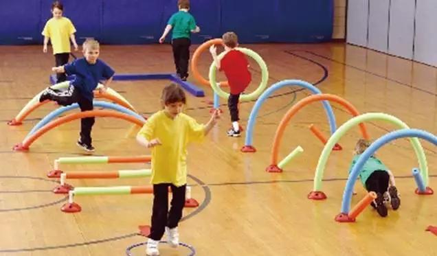 幼儿园秋冬季户外体育锻炼,冬季幼儿园体育锻炼活动的建议