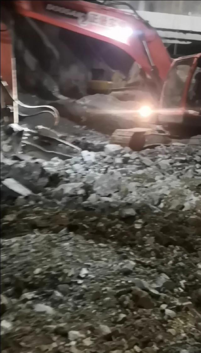 学挖机靠谱吗,学挖机到底好不好找工作