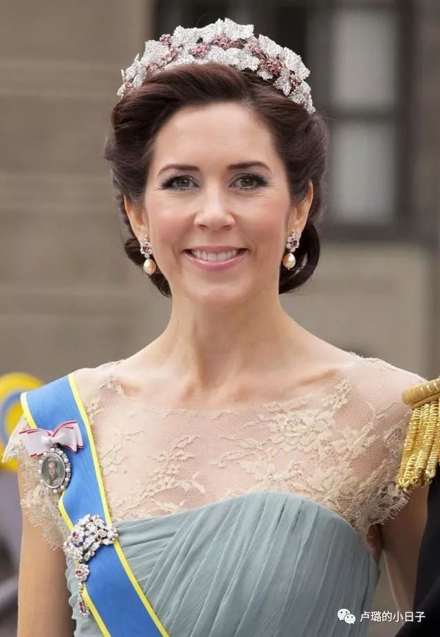 英国女王戴的超级超级珍贵的王冠,各国女王加冕皇冠图片