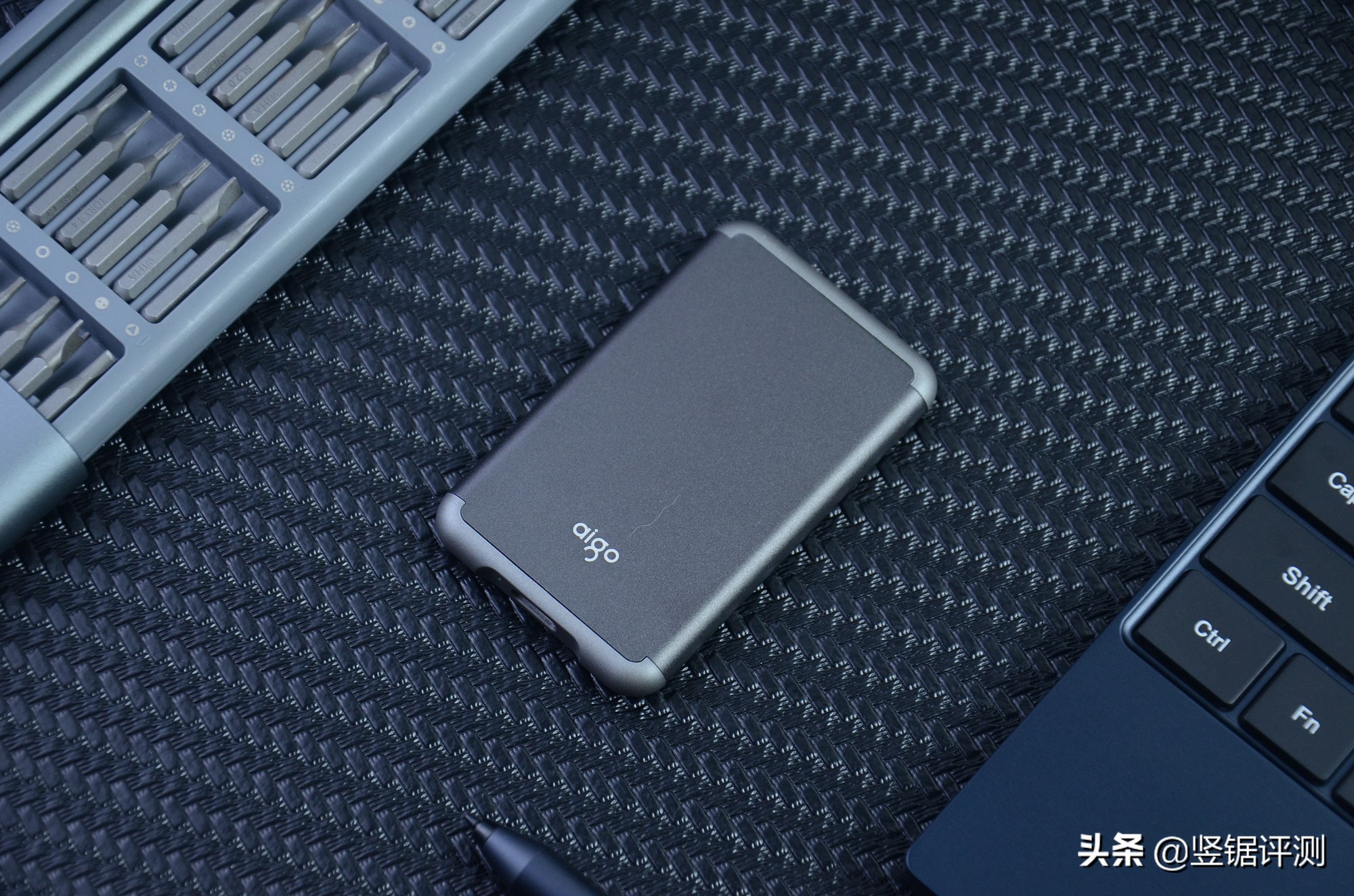 爱国者aigo2tbssd固态硬盘,aigo爱国者s7pro移动固态硬盘