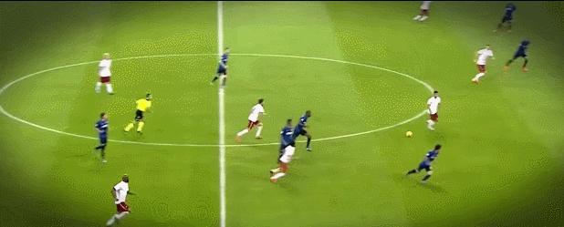 足球的搞笑时刻看完真笑死了,足球搞笑乌龙球gif