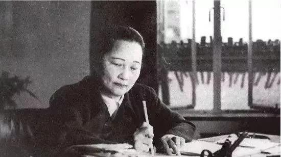 十位称为先生的女性,中国被尊称为先生的十位女性图片