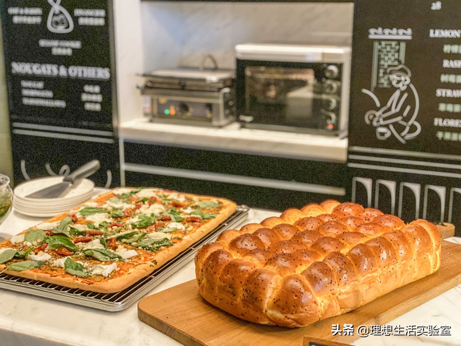 住在广州瑰丽酒店看外面风景,广州瑰丽酒店看到整个广州夜景