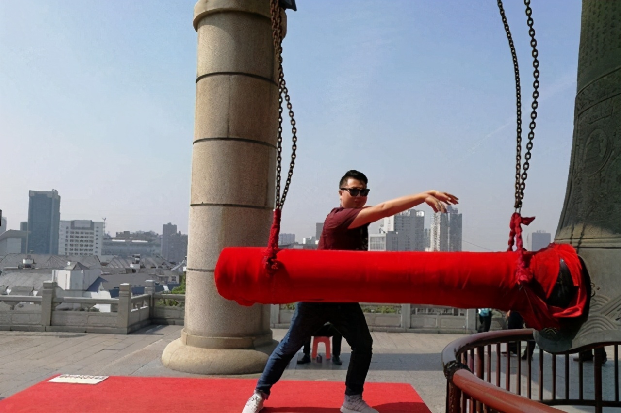 世界上最大铜钟视频,世界上最古老的大钟净重