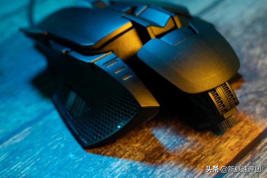 PMW3389加持，模块化设计鼠标骨伽700MEVO评测