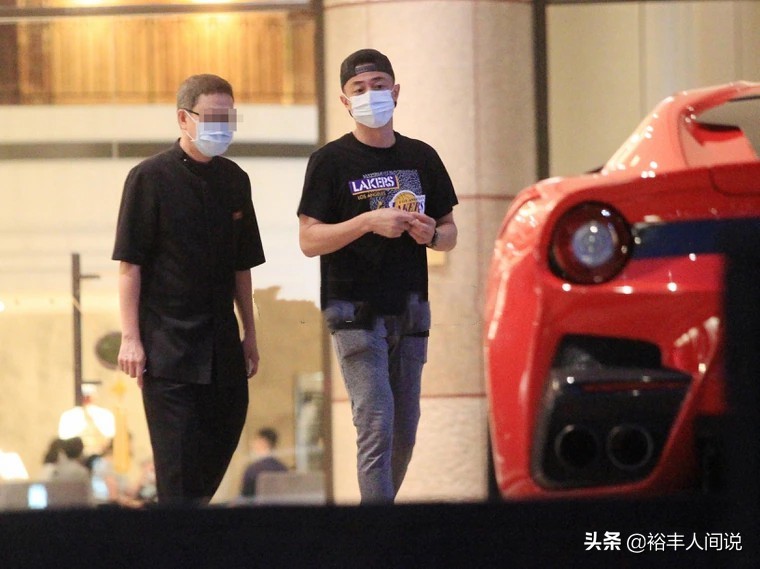 霍建华电竞单手开法拉利,霍建华开的法拉利全球多少台