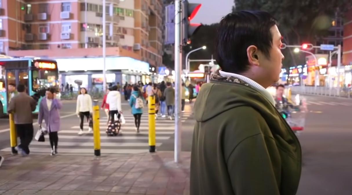 揭秘三和大神：日结1天玩3天，年纪轻轻为何自甘堕落？纪录片