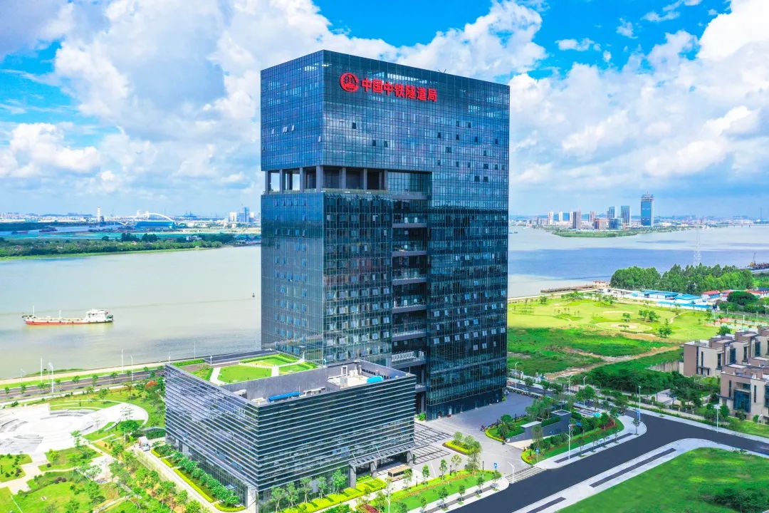 不朽的4501，奋进的中铁隧道局！我把一生热爱刻进山海