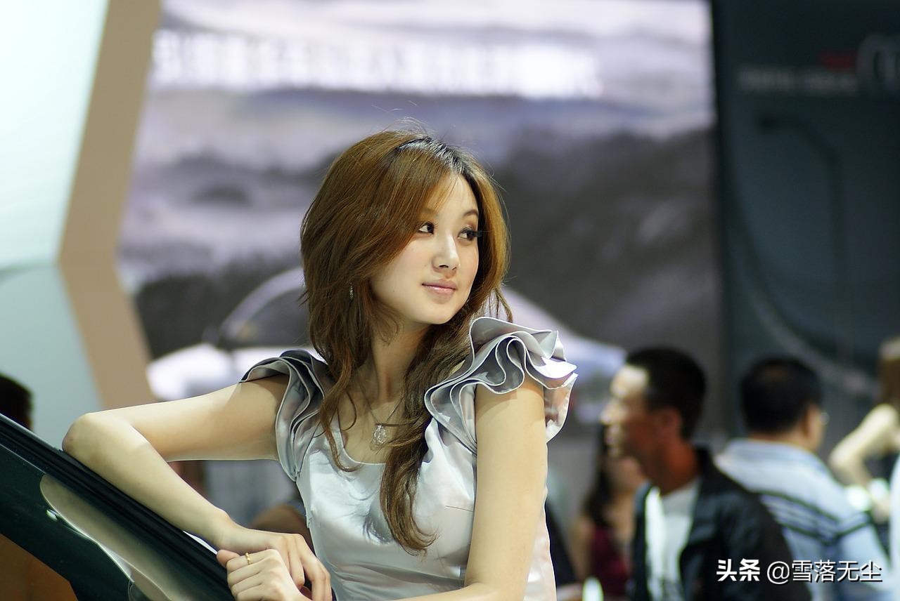 情侣之间太黏了怎么办,情侣黏在一起