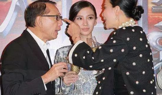 从“钟表大王“到”娱乐之王”，传言全港女星都曾经他之手