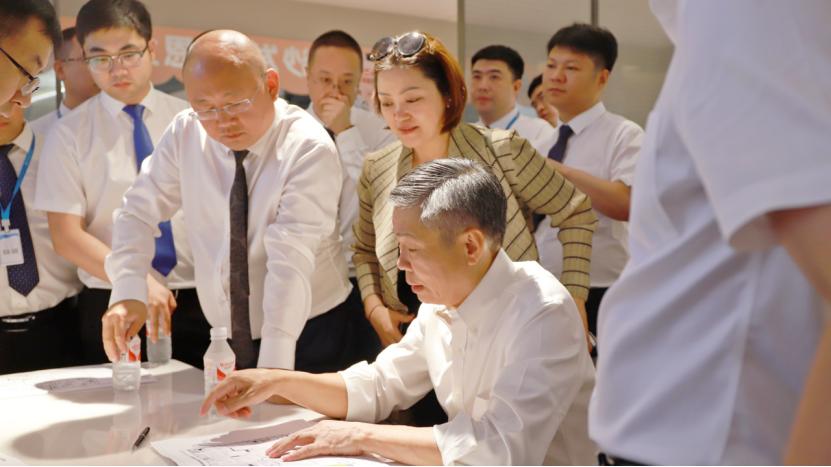 热烈欢迎敏华控股董事局主席黄敏利博士携高管团队一行莅临居然之家吉林地区参观交流！