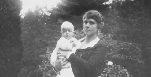 菲利普亲王一生获得无数荣誉,菲利普亲王年轻时