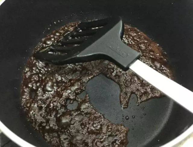 冰糖怎么炒不发黑,冰糖一炒就黑