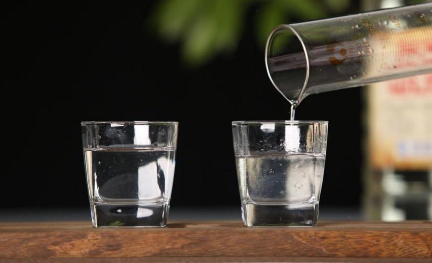 白酒瓶漏酒怎么处理,家里白酒怎么保存最好