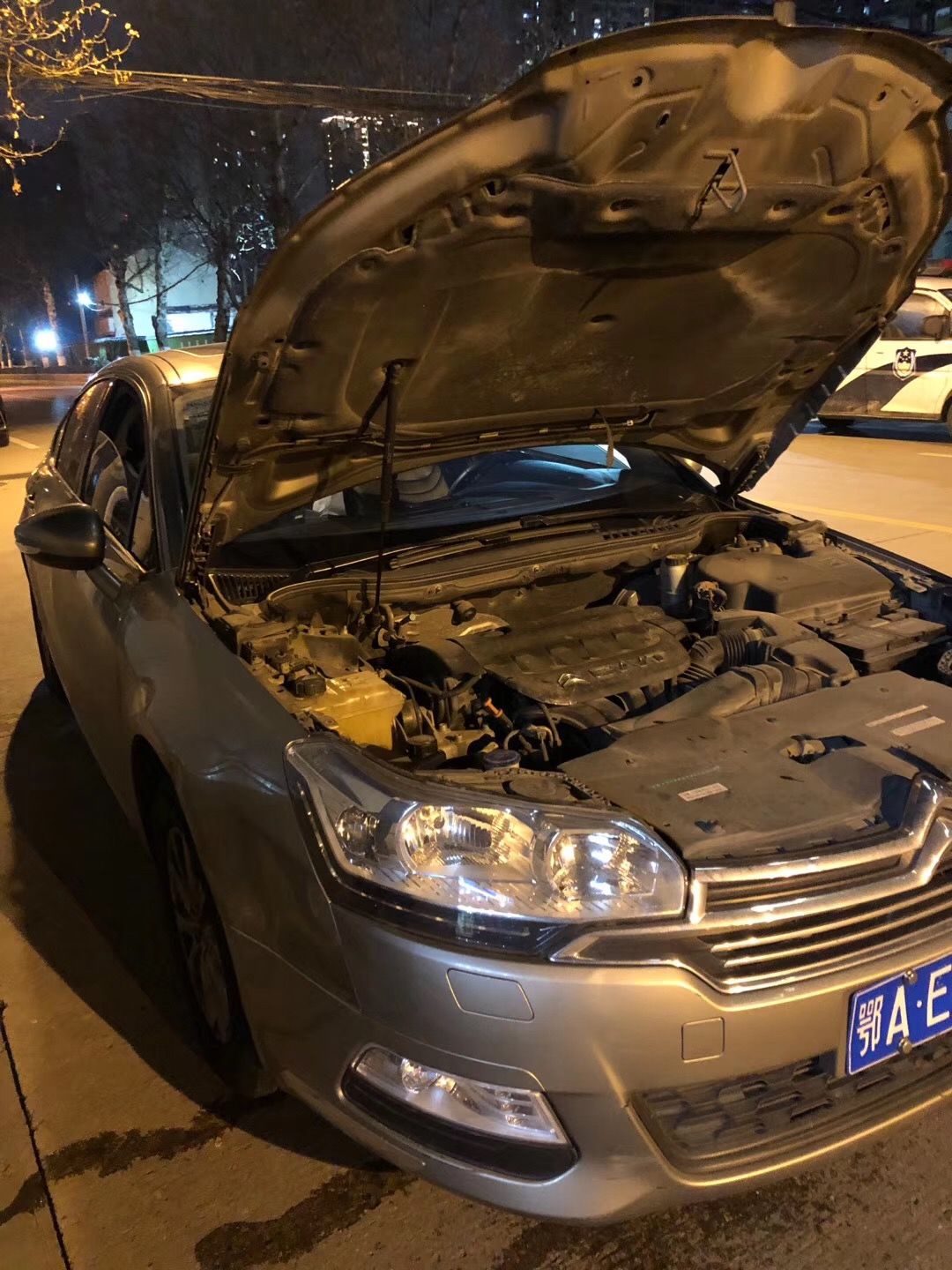 三辆老车,三辆车逆行下高速视频