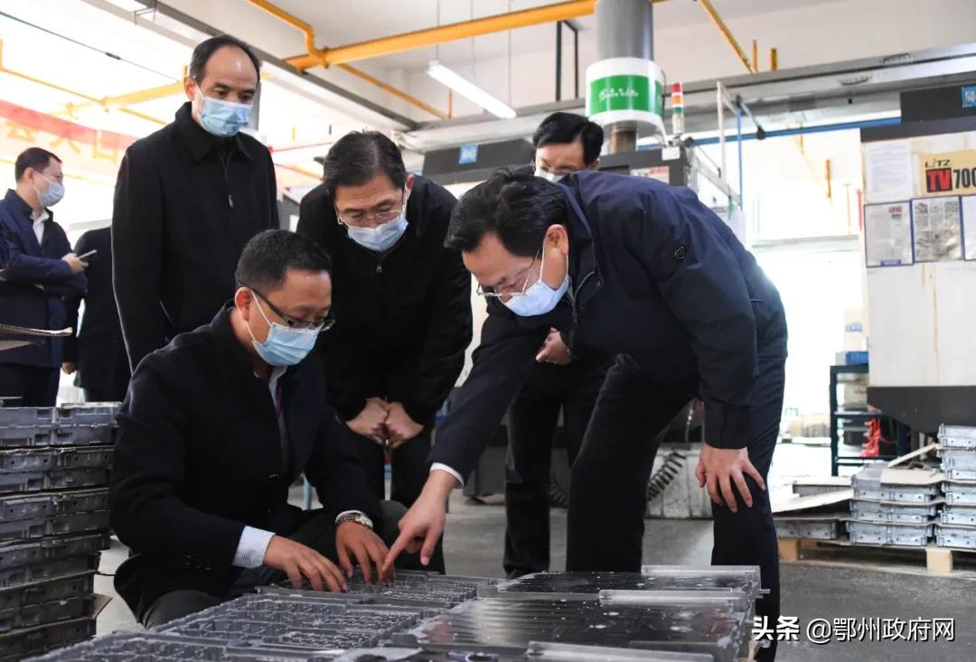 县长王波调研企业疫情防控工作,国资委孙兵
