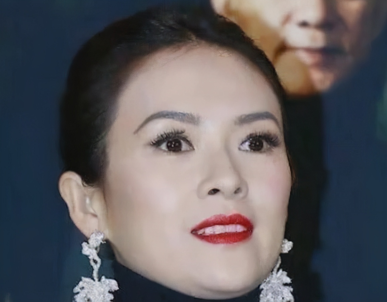 为什么有些人化妆反而显老显黑,50多岁的女人怎么化妆不显老
