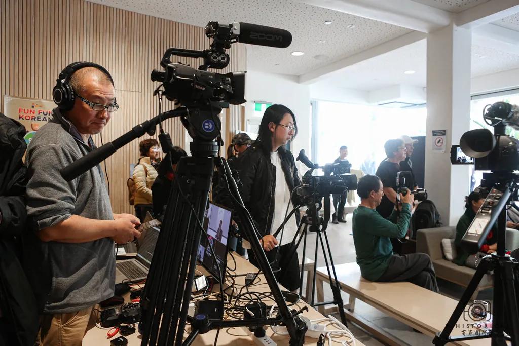 他获得了三等奖英文,他获得了很多奖项的英语