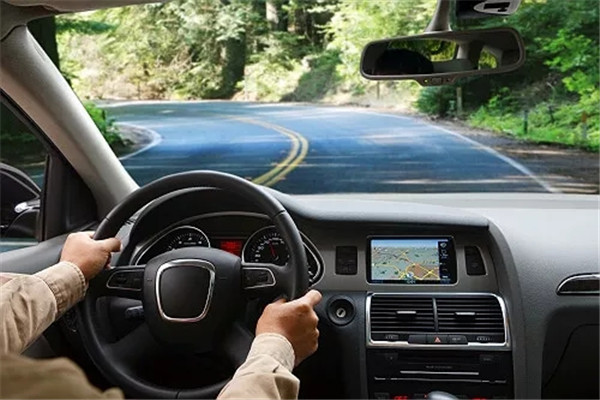 手机如何在汽车挡风玻璃上看导航,白天手机导航怎么投射前挡风玻璃
