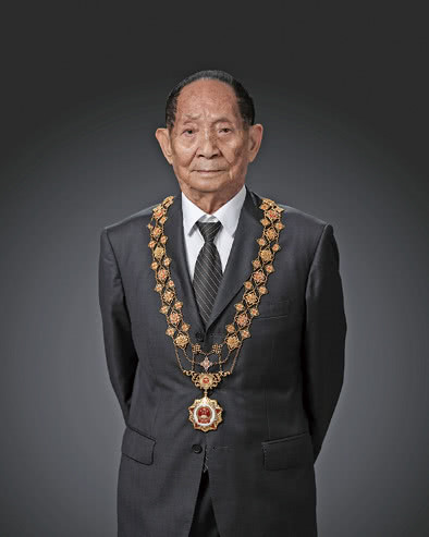 袁隆平麦田的守望者图文并茂,袁隆平麦田的守望者手抄报