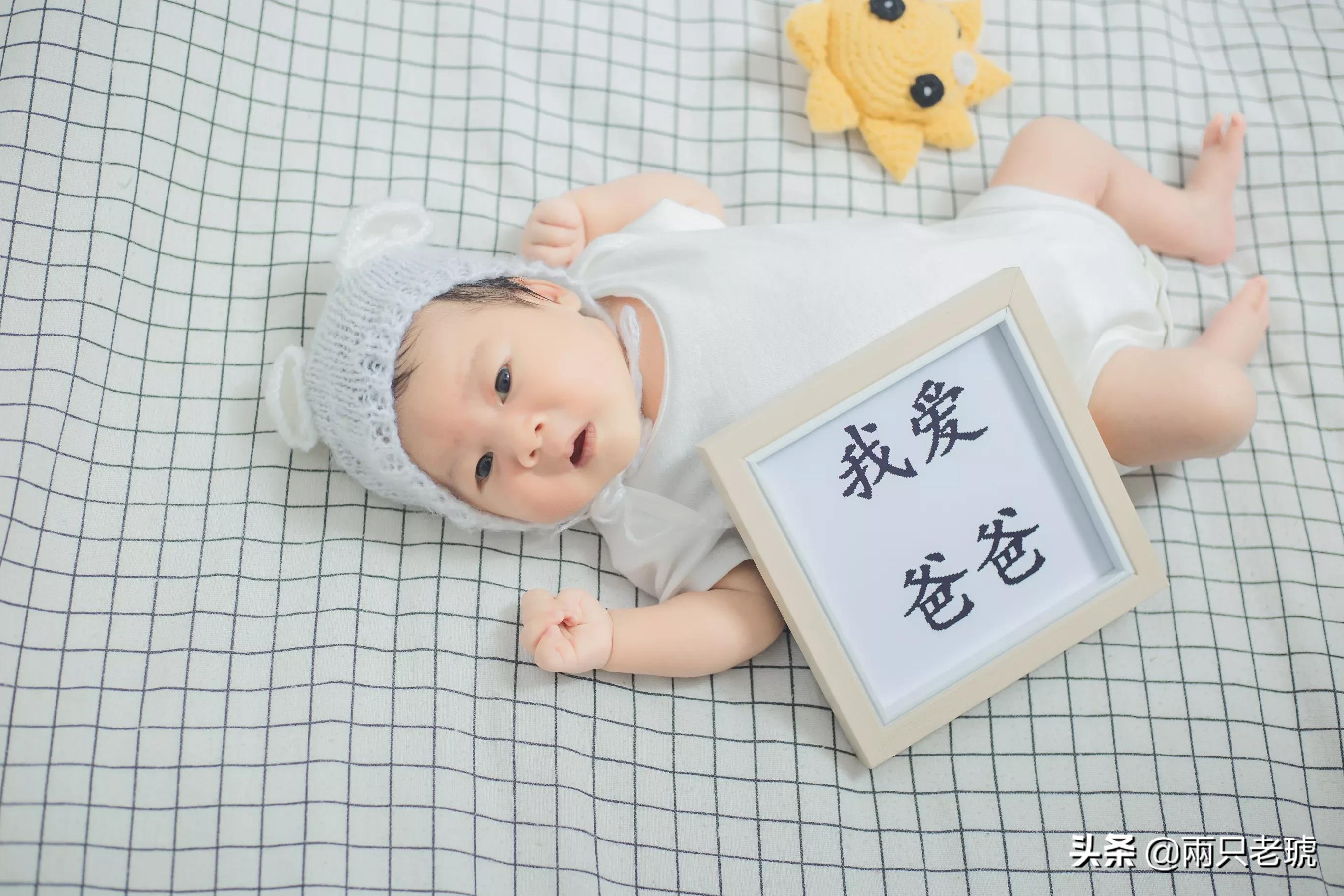 第一次吃蛋黄辅食怎么吃,宝宝第一次喂蛋黄怎么喂