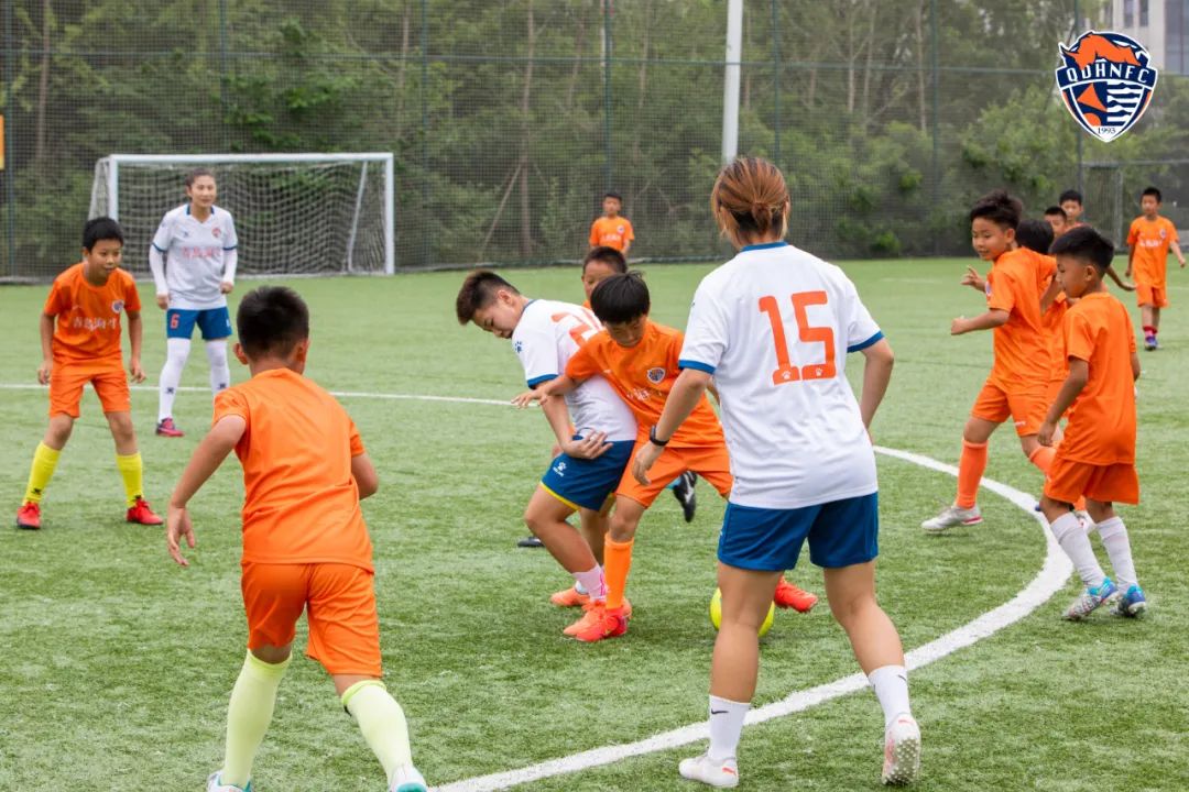 “球动一夏”！青岛海牛第18届足球研学夏令营开营