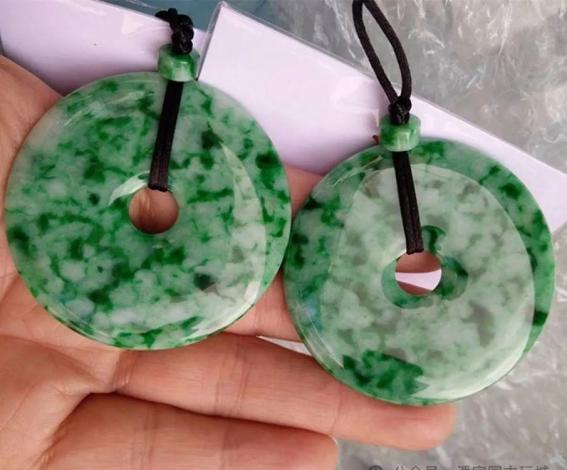 翡翠价格风云变幻，揭秘背后涨跌之谜