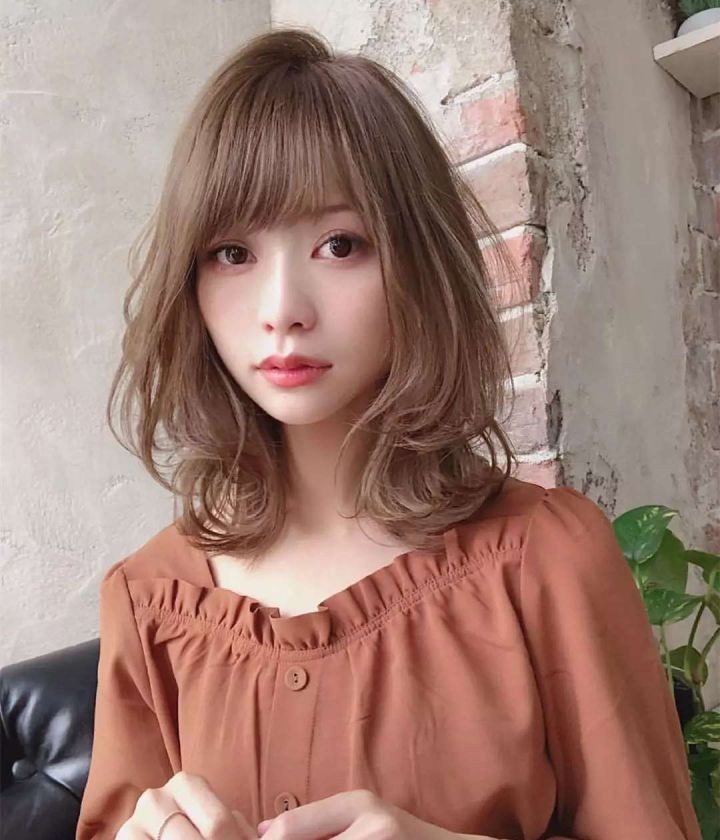 适合发量少的洋气减龄发型,最火的减龄发型适合发量少的