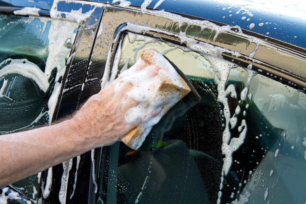 自己洗车需要哪些工具和注意事项,推荐的洗车必备东西