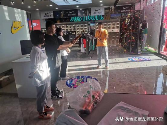 耐克阿迪达斯折扣店加盟：品牌折扣店的开店流程是什么?