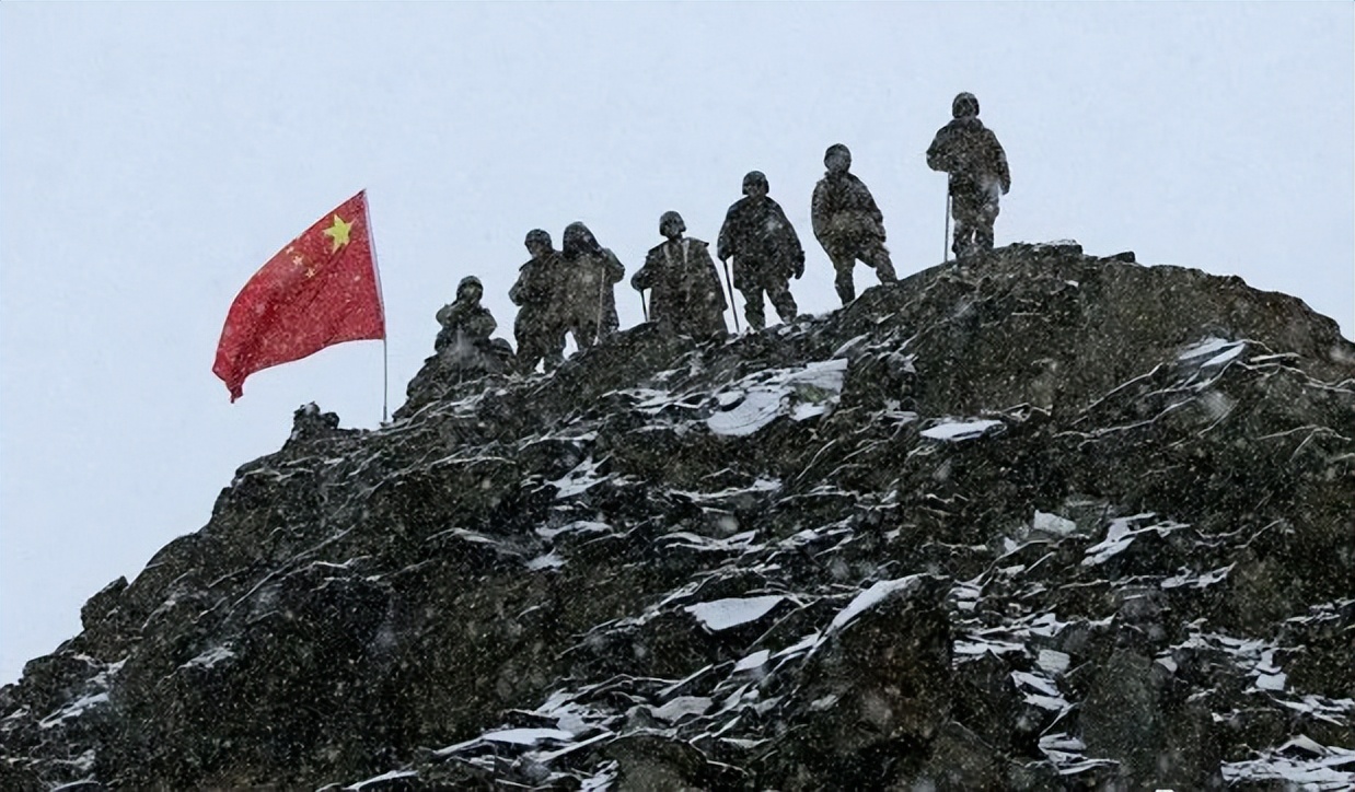 入伍一周年时，我入了*党**。实现了我为*党**奋斗一生的梦想