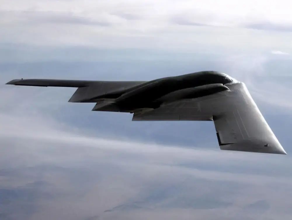 歼20能拦截b21吗,歼20能对付b21吗