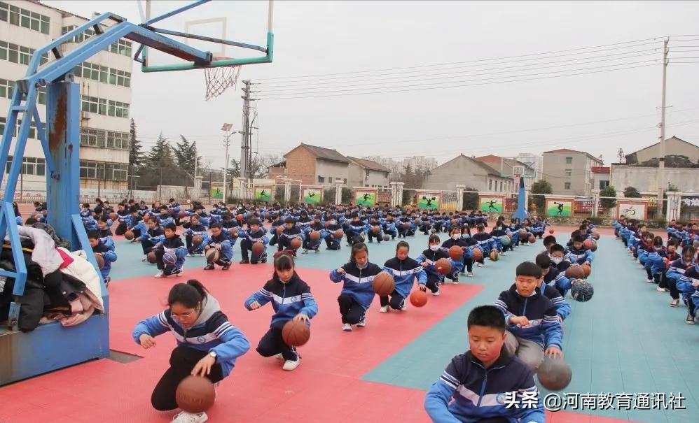 不畏冬日寒最美大课间！渑池县尚德小学举行“庆元旦”阳光大课间比赛