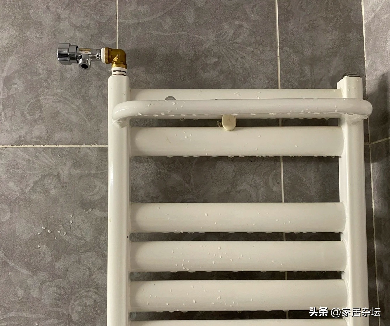 为什么邻居家比自家暖气热,同一栋楼别人家热我家冷