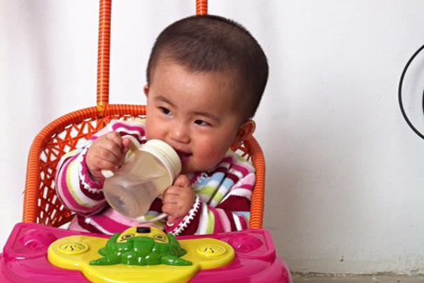 孩子便秘喝益生菌有用吗,儿童拉肚子便秘可以喝益生菌吗