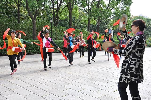 广场舞是如何赚钱的,现在的广场舞怎么赚钱的