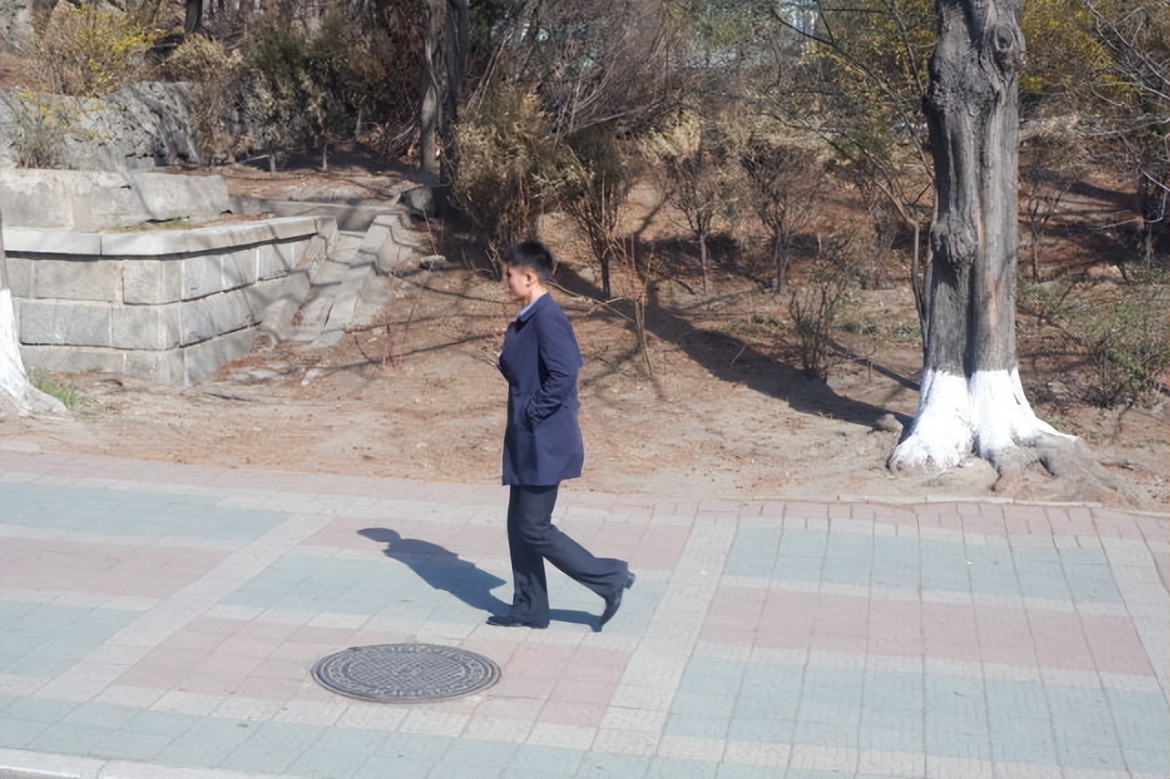 朝鲜人民送的鞋子,朝鲜穿什么鞋子