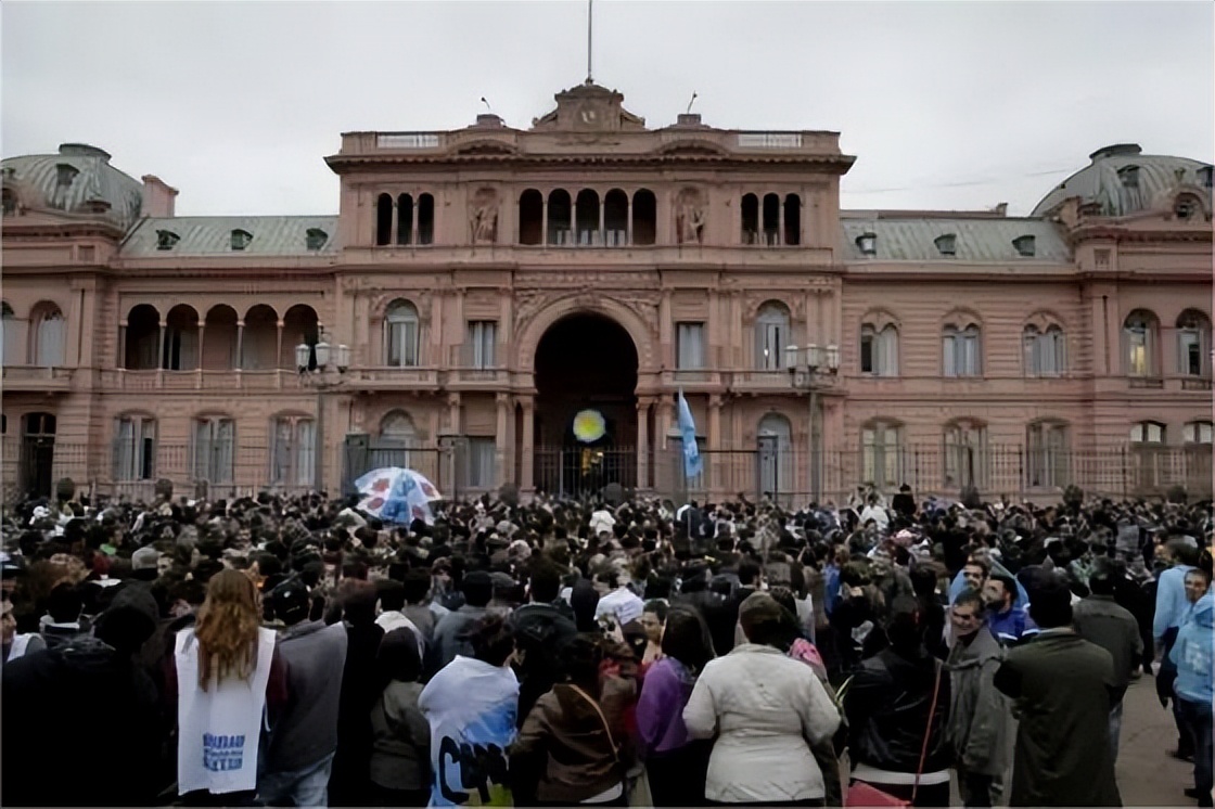 缇庡浗鍥涘ぇ绮晢鐨勭伯椋熸垬,涓編绮鎴樹腑鍌ㄧ伯vs鍥涘ぇ绮晢