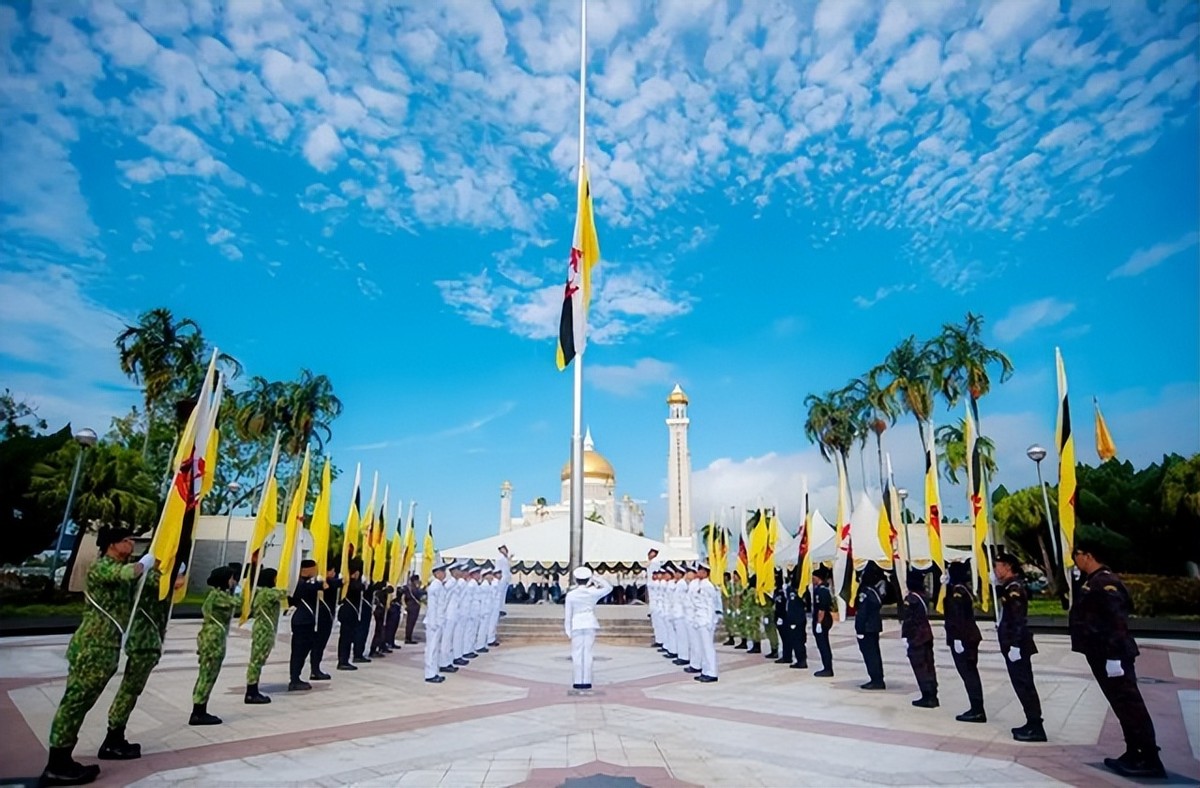 小国文莱：枯竭的石油，奢靡的王室，出路在何方？