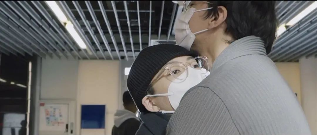 留学生崇洋媚外，活该有家难回？看完一部片，再也不会这样说