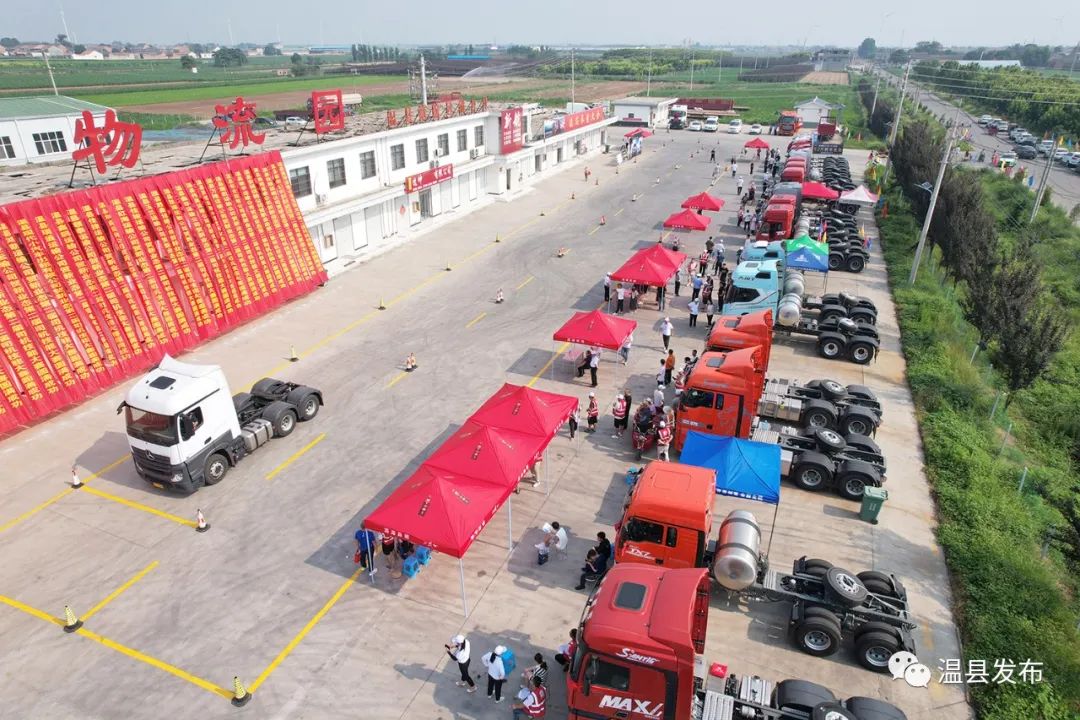 看渣土车司机的开车技术,看看大货车司机技术怎么样