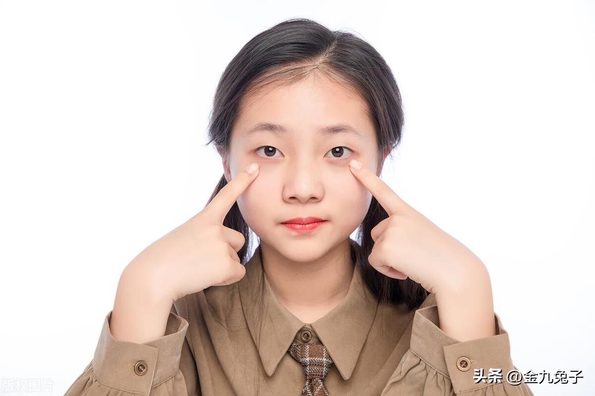 眼睛里进灰尘怎么弄出来,灰尘进眼睛怎么办