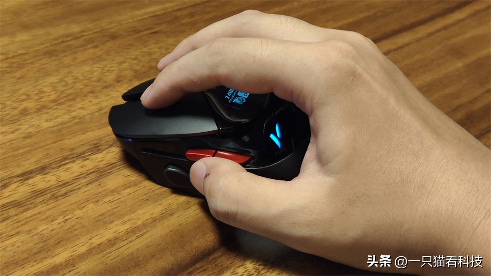 高颜值电竞鼠标雷柏vt960极速开箱,雷柏vt950无线游戏鼠标评测真香