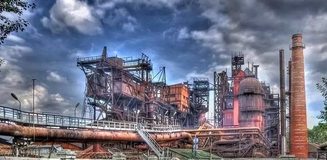 为什么亚速钢铁厂成为最后的堡垒,能防弹的坦克是真的吗