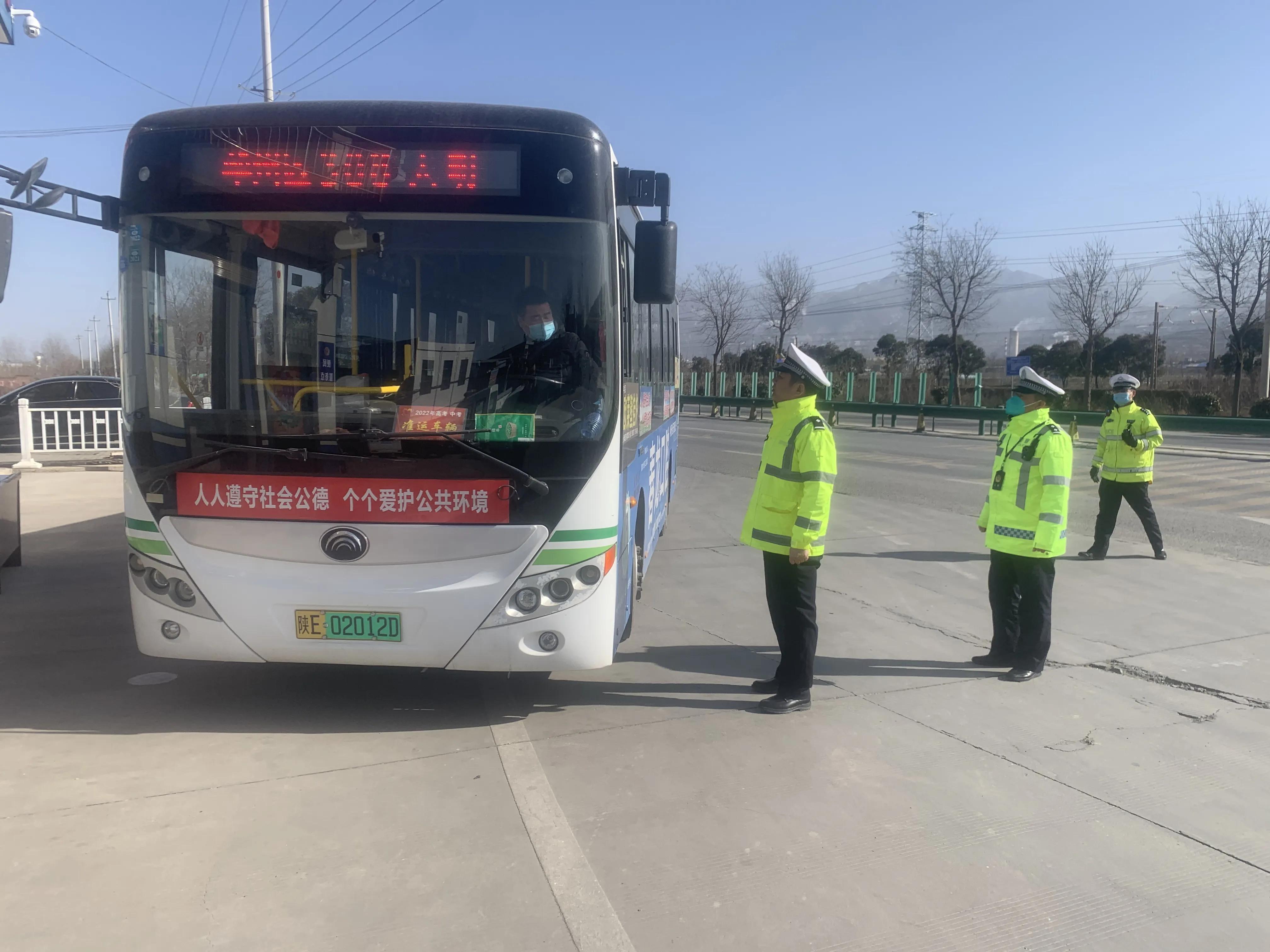 公安春节不打烊民警在岗保平安,县交警圆满完成春节安保任务