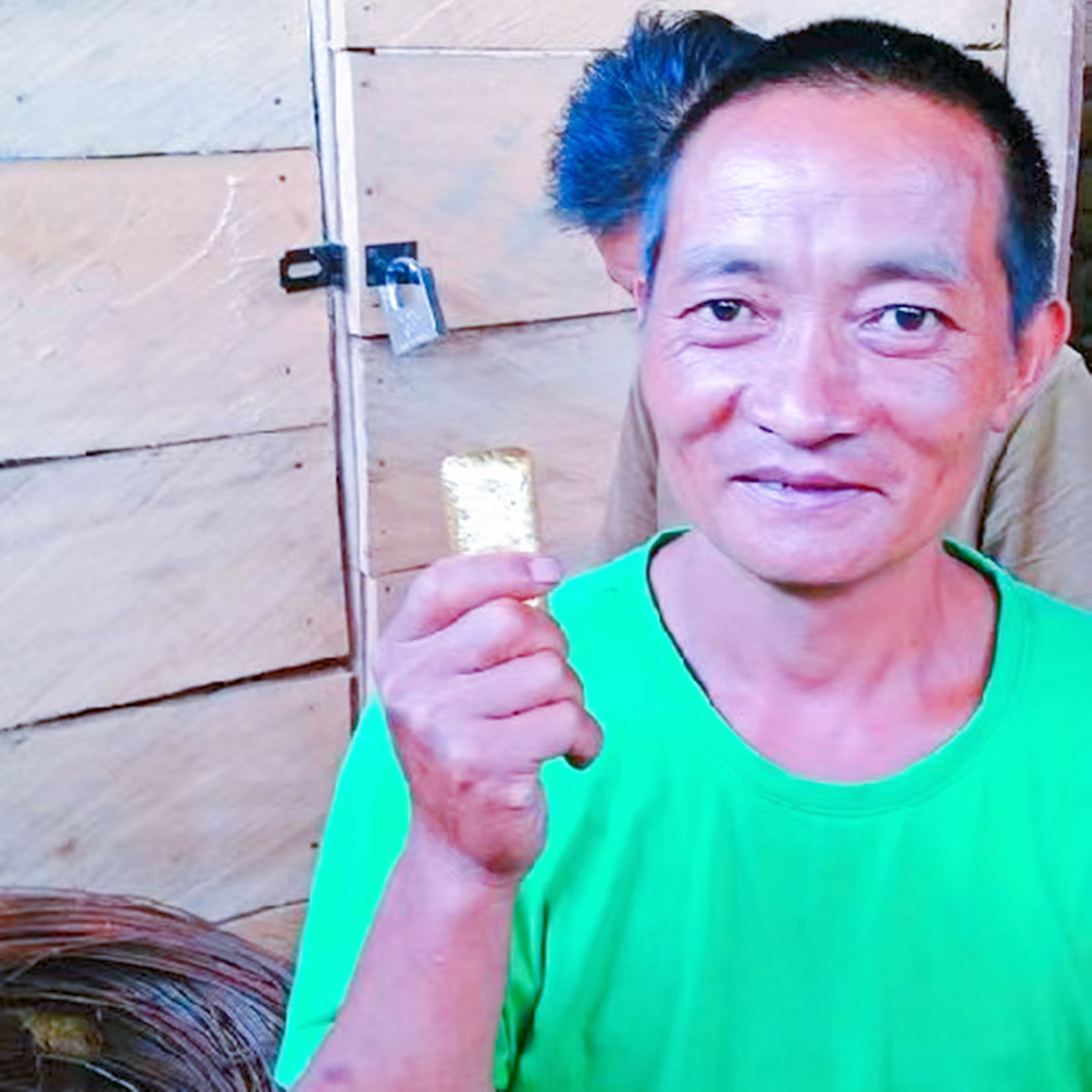 广西32岁男子生意失败，逃到非洲挖金矿，5年还清230万债务