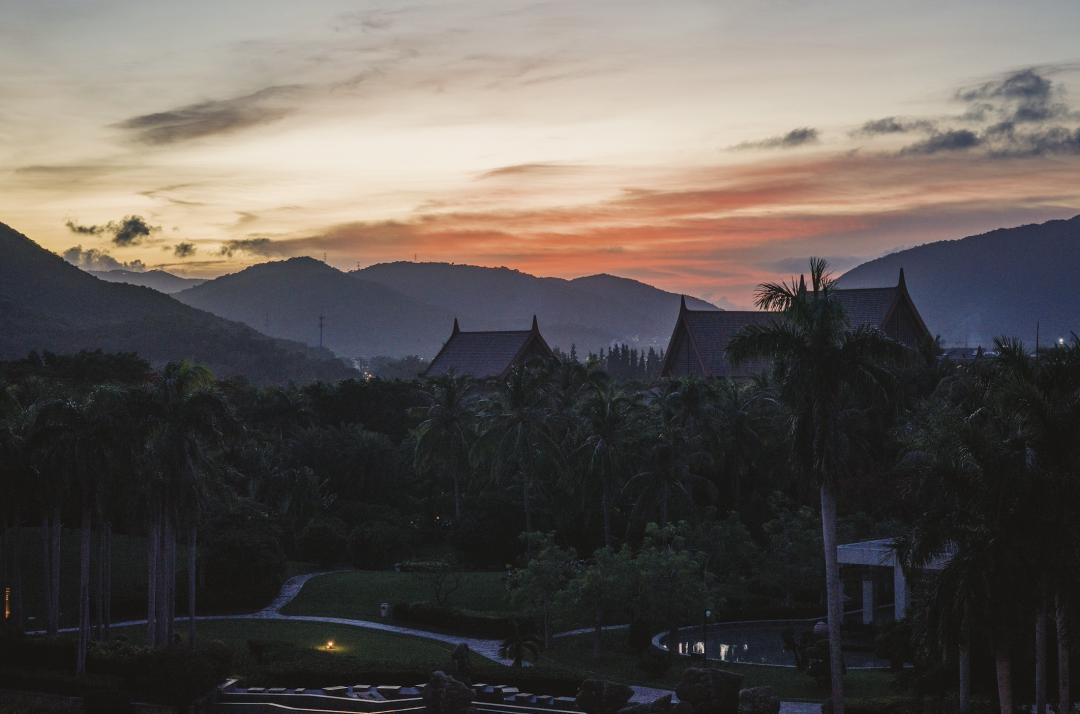 亚龙湾比较新的酒店,亚龙湾的酒店怎么样